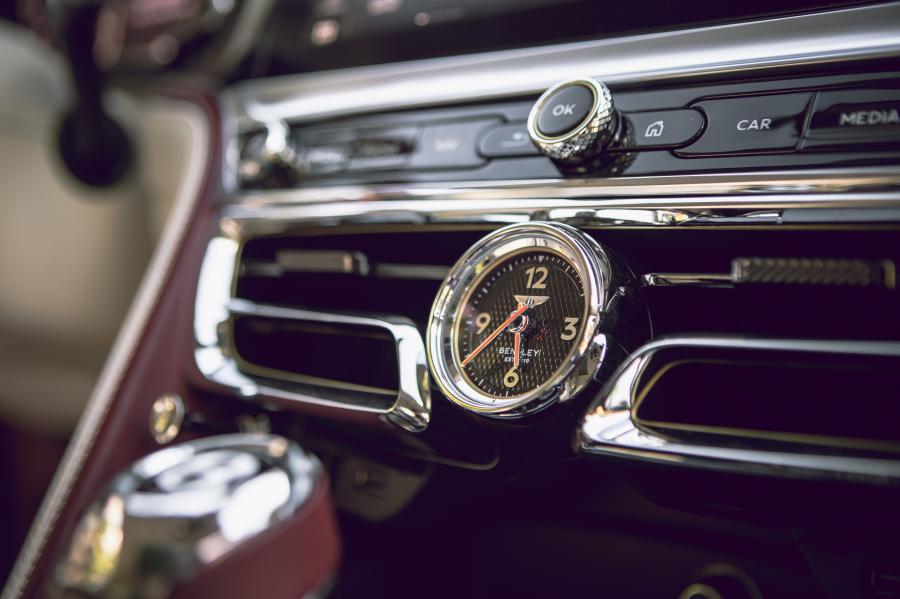 Детали интерьера Bentley Flying Spur First Edition 2019 года  (NA) (фото 23 из 40)